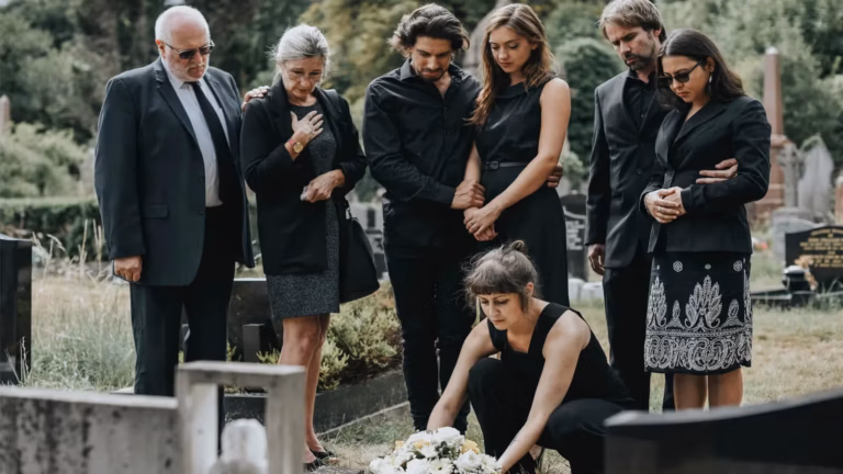 Quem tem direito ao auxílio-funeral? Entenda na prática!